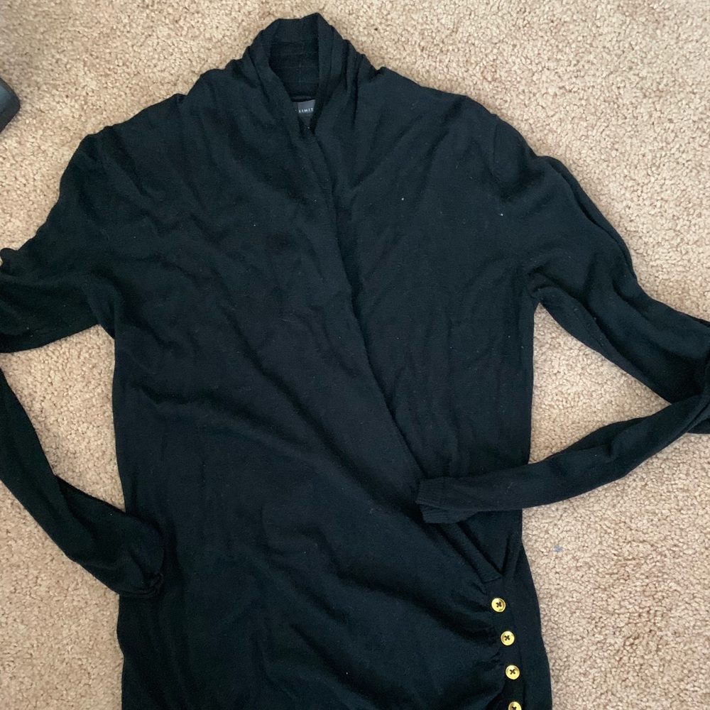 The limited black sweater with buttons